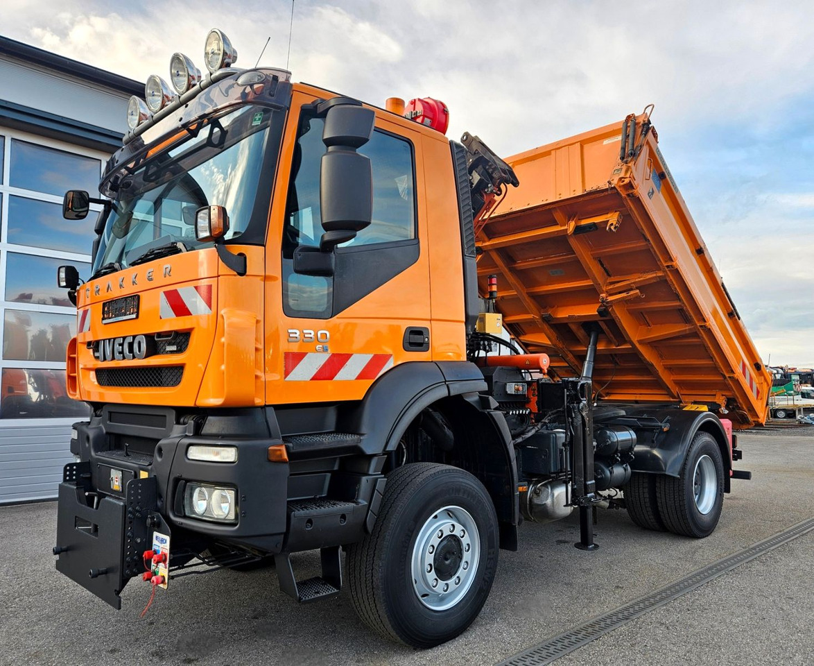 Iveco Trakker 190T33 4x4 Euro5 Kran Atlas Funk - Самосвал камион, Камион с кран: снимка 1 Iveco Trakker 190T33 4x4 Euro5 Kran Atlas Funk - Самосвал камион, Камион с кран: снимка 1