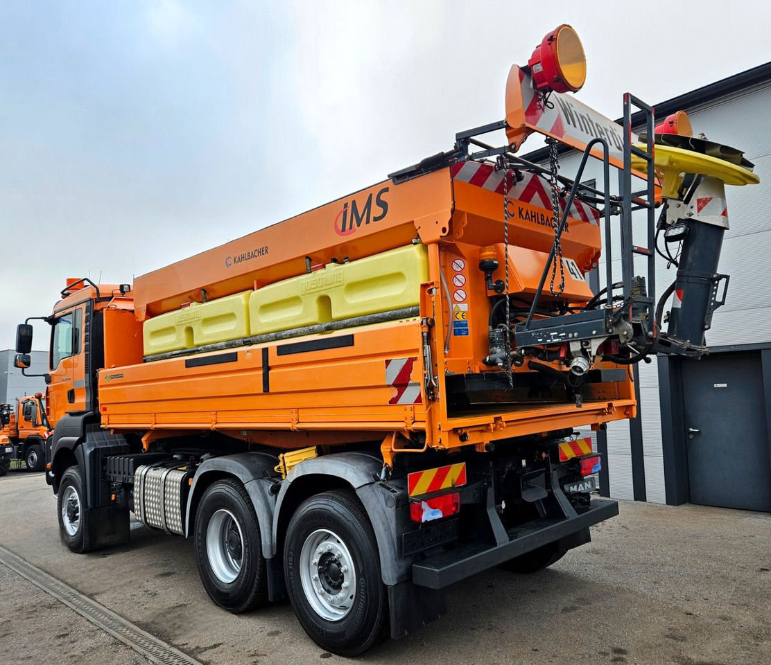 MAN TGA 28.400 6x4-4 Winterdienst - Самосвал камион: снимка 3 MAN TGA 28.400 6x4-4 Winterdienst - Самосвал камион: снимка 3