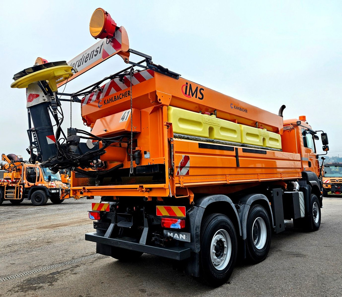 MAN TGA 28.400 6x4-4 Winterdienst - Самосвал камион: снимка 5 MAN TGA 28.400 6x4-4 Winterdienst - Самосвал камион: снимка 5
