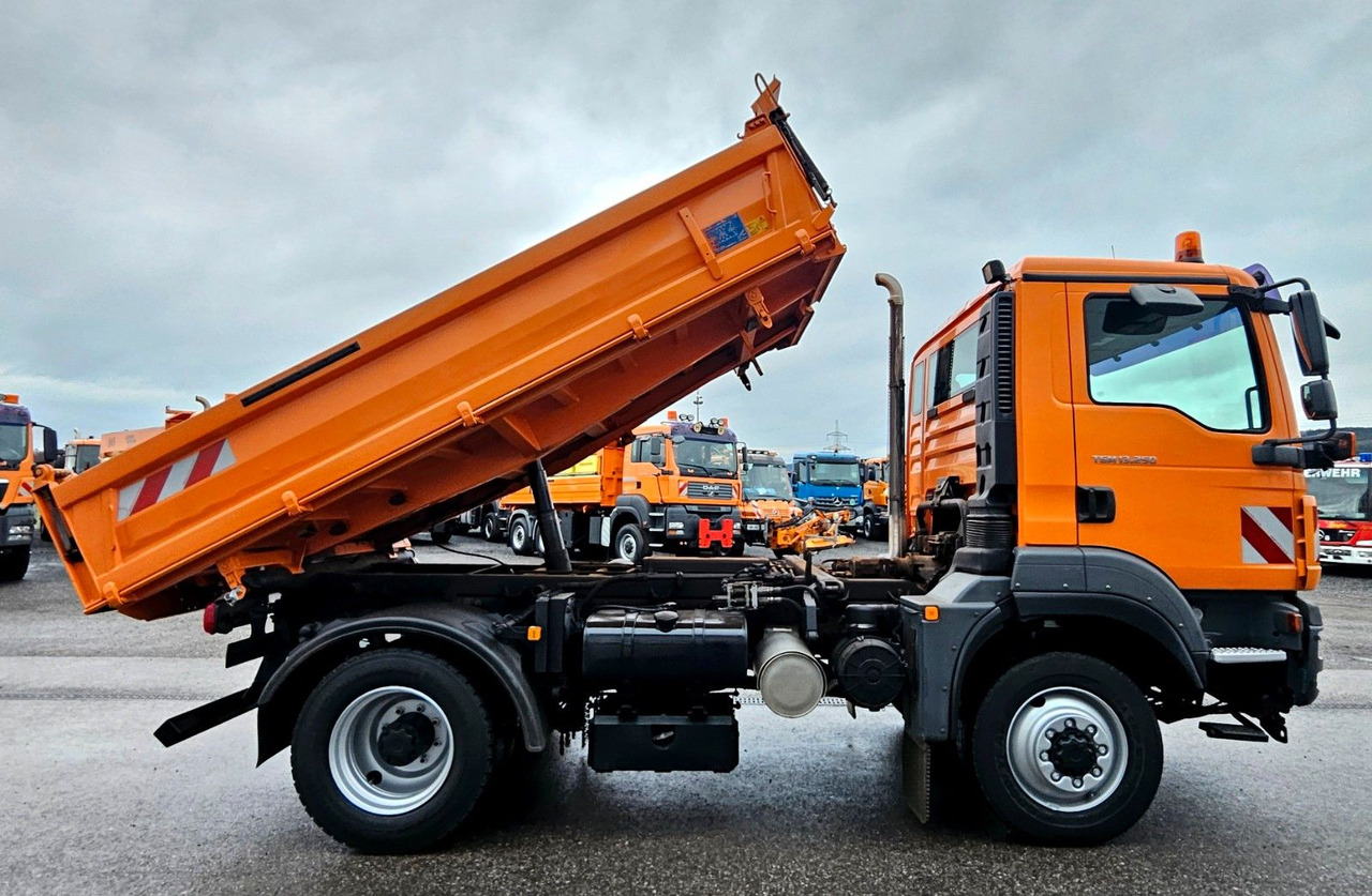 Самосвал камион MAN TGM 13.250 4x4 Euro5 Winterdienst: снимка 10 Самосвал камион MAN TGM 13.250 4x4 Euro5 Winterdienst: снимка 10