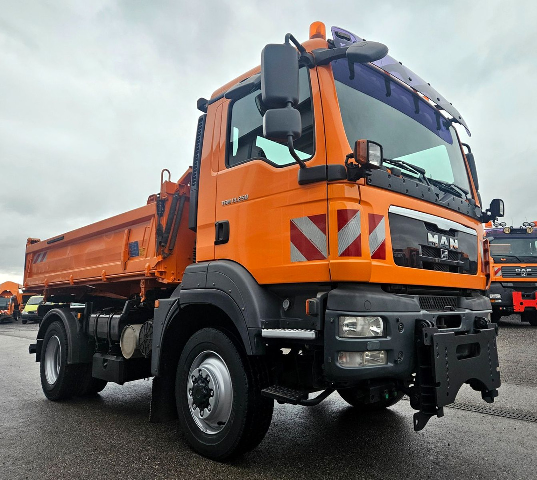 Самосвал камион MAN TGM 13.250 4x4 Euro5 Winterdienst: снимка 19 Самосвал камион MAN TGM 13.250 4x4 Euro5 Winterdienst: снимка 19