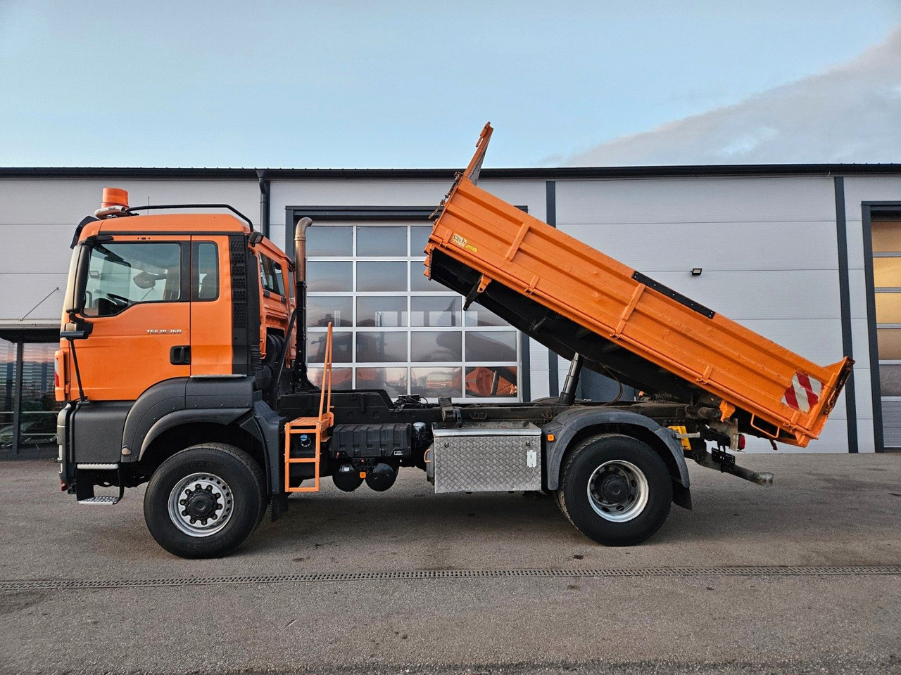 MAN TGS 18.360 4x4 BL Euro5 Meiller - Самосвал камион: снимка 2 MAN TGS 18.360 4x4 BL Euro5 Meiller - Самосвал камион: снимка 2