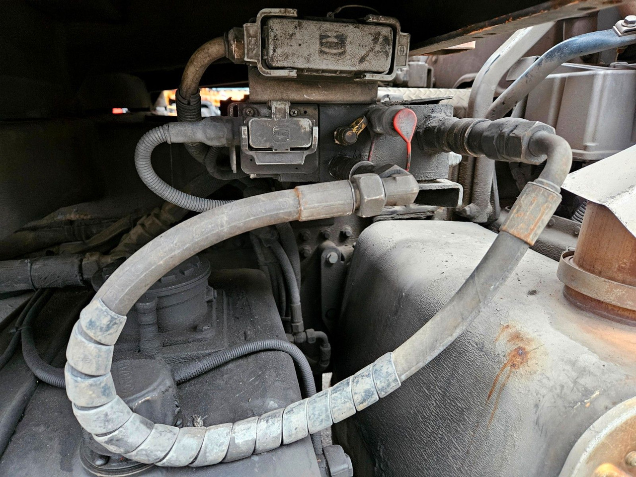 Самосвал камион MAN TGS 28.400 6x4-4 BL Winterdienst Schmidt Euro5: снимка 14 Самосвал камион MAN TGS 28.400 6x4-4 BL Winterdienst Schmidt Euro5: снимка 14