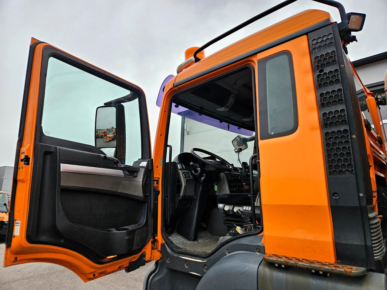 Самосвал камион MAN TGS 28.400 6x4-4 BL Winterdienst Schmidt Euro5: снимка 7 Самосвал камион MAN TGS 28.400 6x4-4 BL Winterdienst Schmidt Euro5: снимка 7