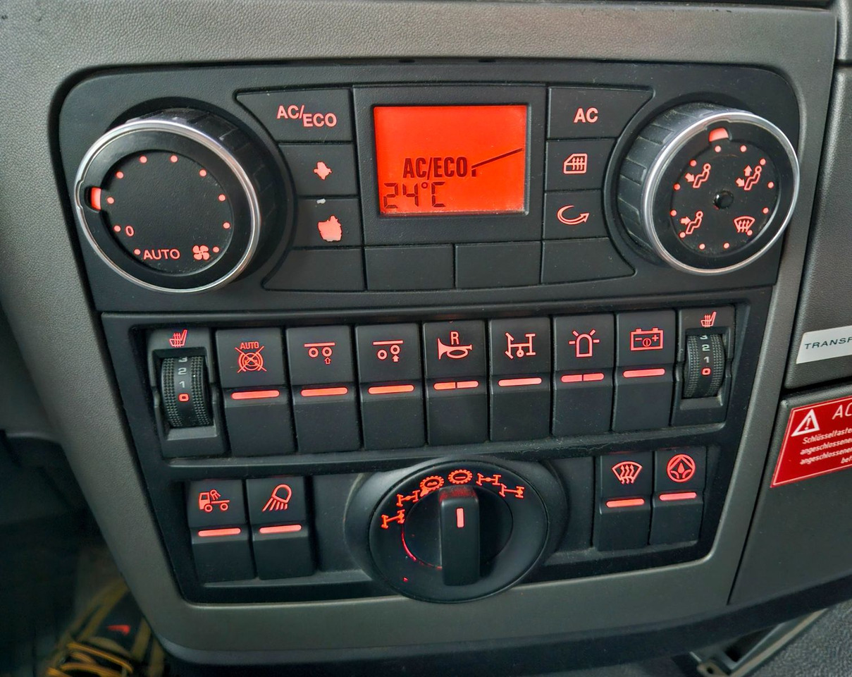 Самосвал камион MAN TGS 28.400 6x4-4 BL Winterdienst Schmidt Euro5: снимка 10 Самосвал камион MAN TGS 28.400 6x4-4 BL Winterdienst Schmidt Euro5: снимка 10