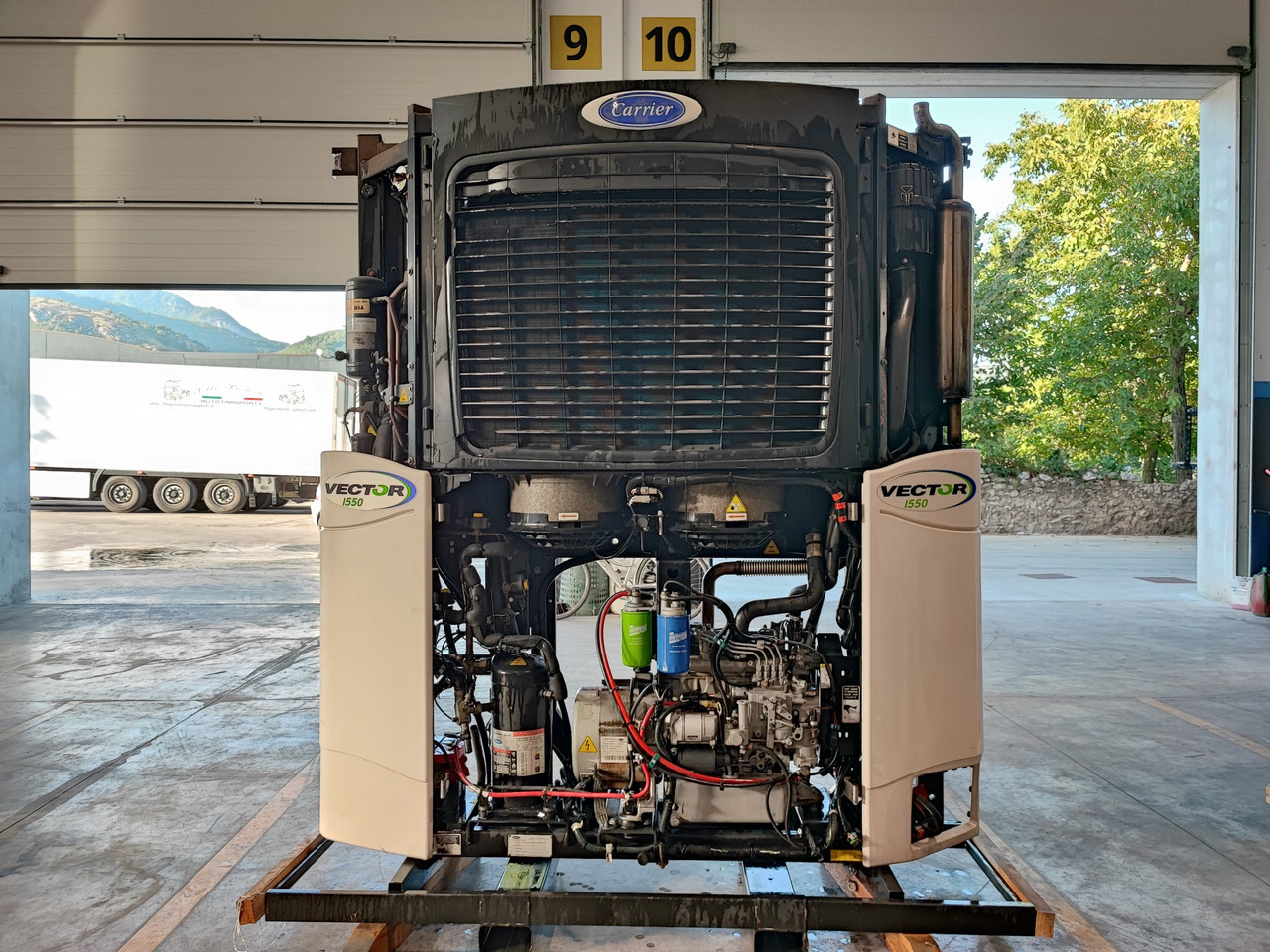 Motore Frigo Carrier Vector 1550 - Хладилен агрегат: снимка 1 Motore Frigo Carrier Vector 1550 - Хладилен агрегат: снимка 1