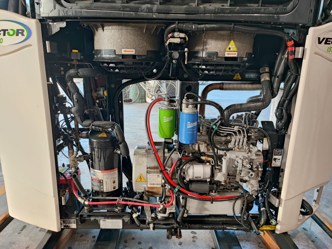 Motore Frigo Carrier Vector 1550 - Хладилен агрегат: снимка 4 Motore Frigo Carrier Vector 1550 - Хладилен агрегат: снимка 4