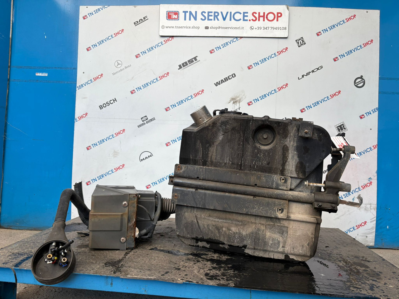 Serbatoio Adblue Iveco - Резервоар за AdBlue за Лекотоварен автомобил: снимка 1 Serbatoio Adblue Iveco - Резервоар за AdBlue за Лекотоварен автомобил: снимка 1