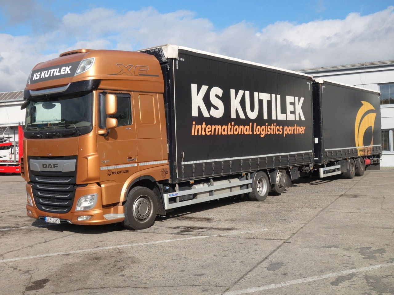 DAF XF 480 SSC, 120 cbm, Durchfahren - Камион с брезент: снимка 1 DAF XF 480 SSC, 120 cbm, Durchfahren - Камион с брезент: снимка 1
