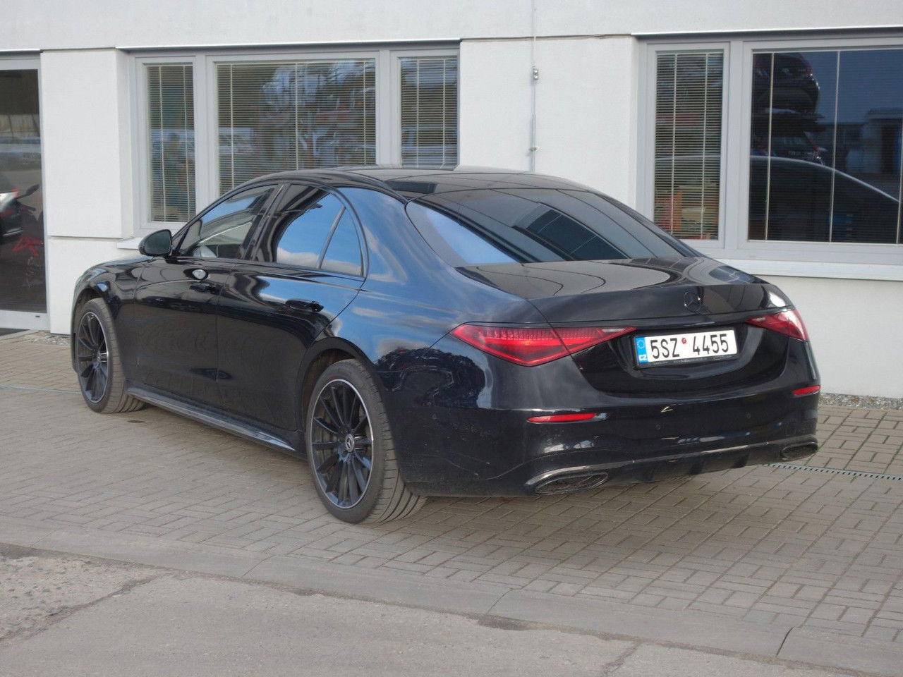 Mercedes-Benz S-klasse S400d 4Matic,AMG,Pano, Vollaust,Sthz,Garant10/27 - Седан: снимка 3 Mercedes-Benz S-klasse S400d 4Matic,AMG,Pano, Vollaust,Sthz,Garant10/27 - Седан: снимка 3
