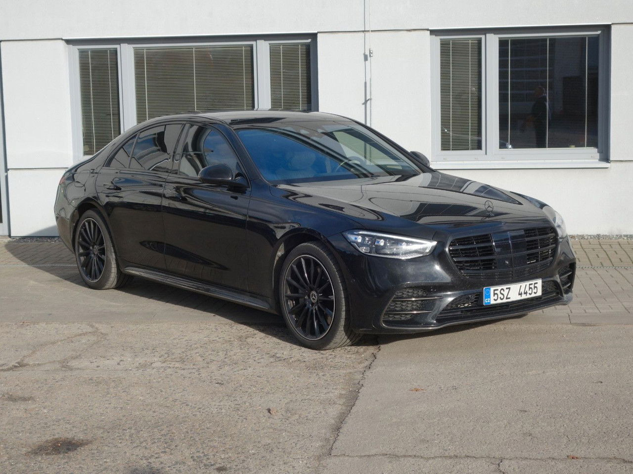 Mercedes-Benz S-klasse S400d 4Matic,AMG,Pano, Vollaust,Sthz,Garant10/27 - Седан: снимка 2 Mercedes-Benz S-klasse S400d 4Matic,AMG,Pano, Vollaust,Sthz,Garant10/27 - Седан: снимка 2