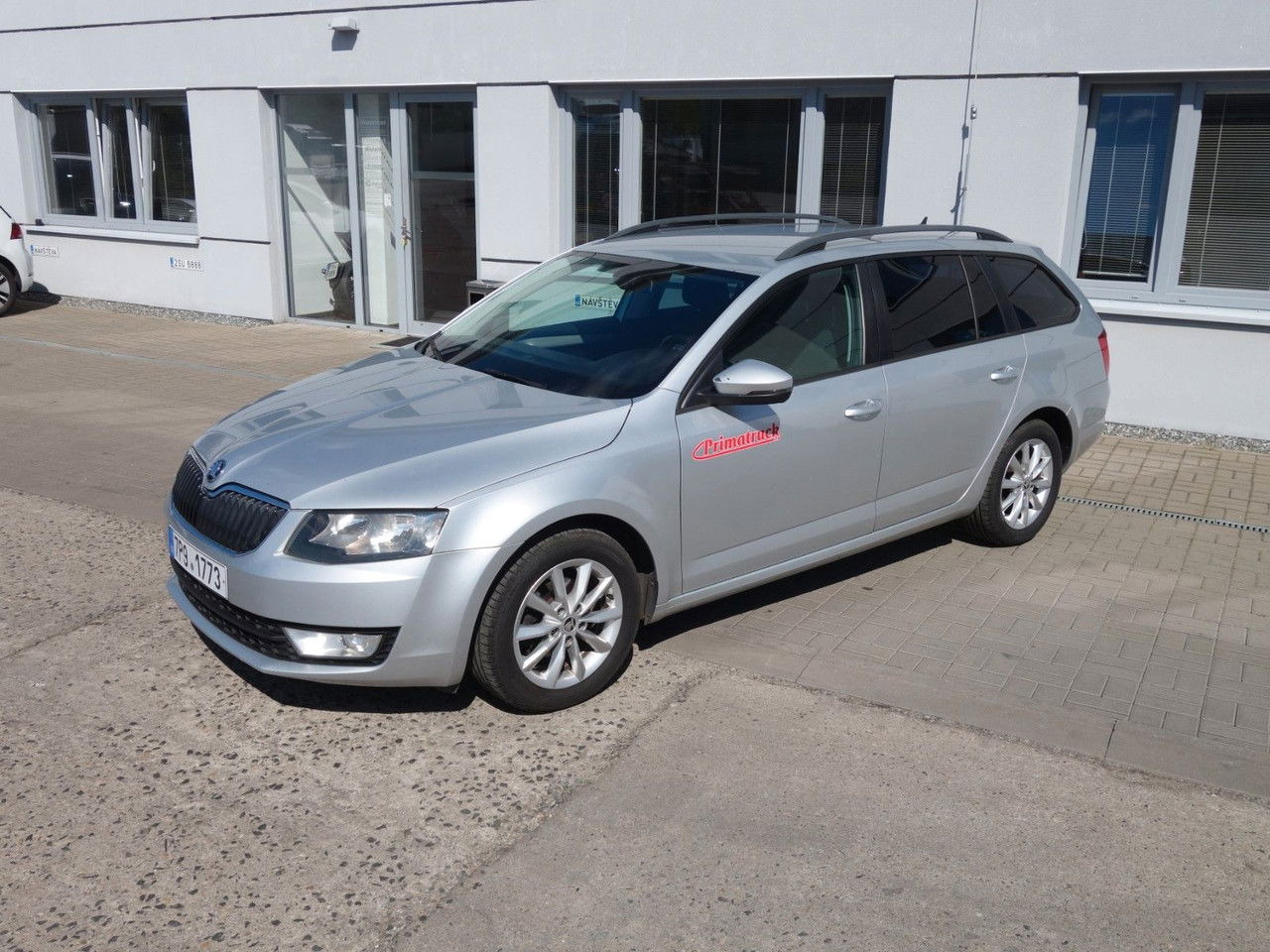 Škoda Octavia Combi Ambition 1,6 TDI, DSG, Navi, Clima - Комби: снимка 2 Škoda Octavia Combi Ambition 1,6 TDI, DSG, Navi, Clima - Комби: снимка 2