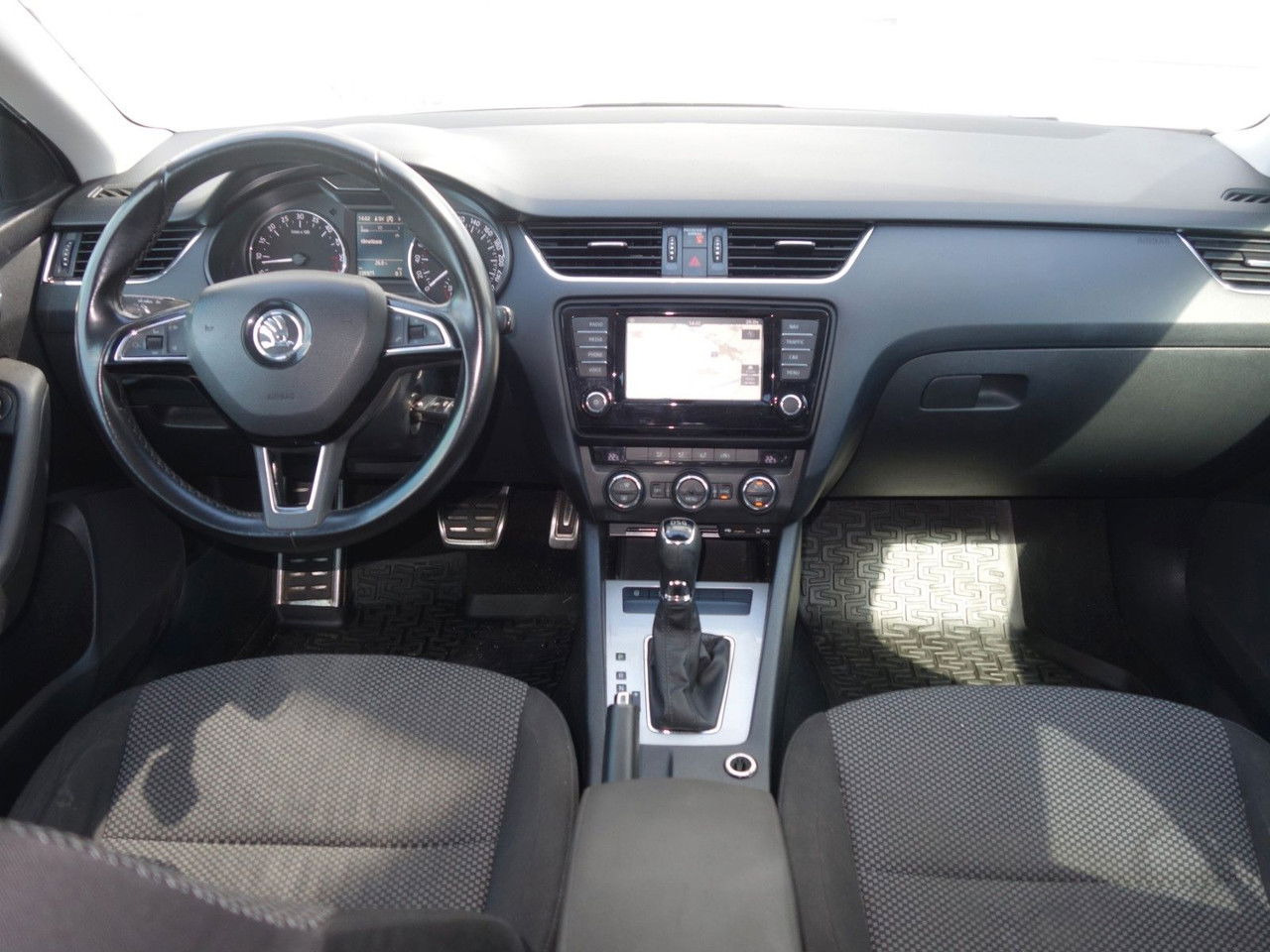 Комби Škoda Octavia Combi Ambition 1,6 TDI, DSG, Navi, Clima: снимка 12 Комби Škoda Octavia Combi Ambition 1,6 TDI, DSG, Navi, Clima: снимка 12