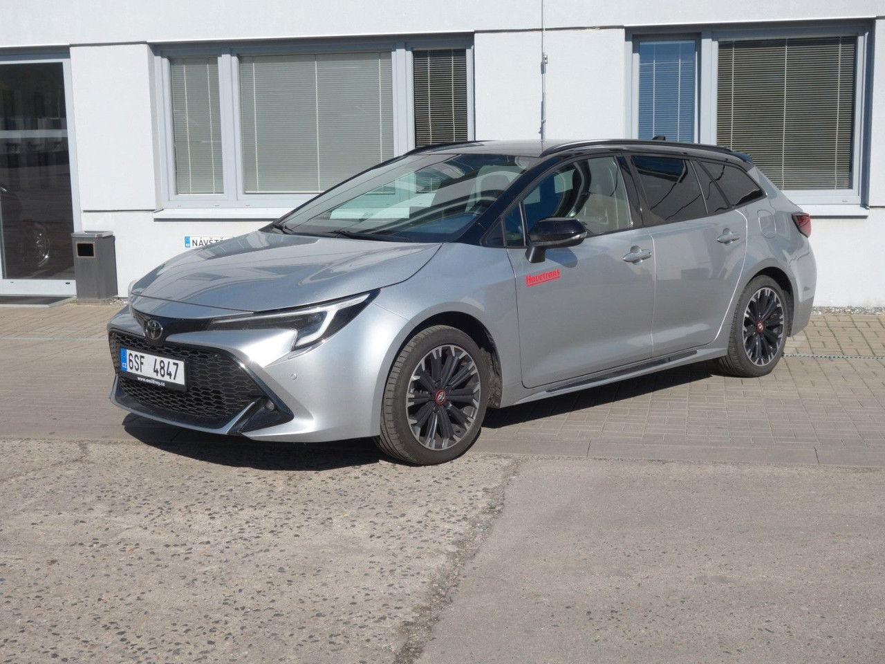 Toyota Corolla Touring 2,0 Hybrid GR Sport - Комби: снимка 1 Toyota Corolla Touring 2,0 Hybrid GR Sport - Комби: снимка 1