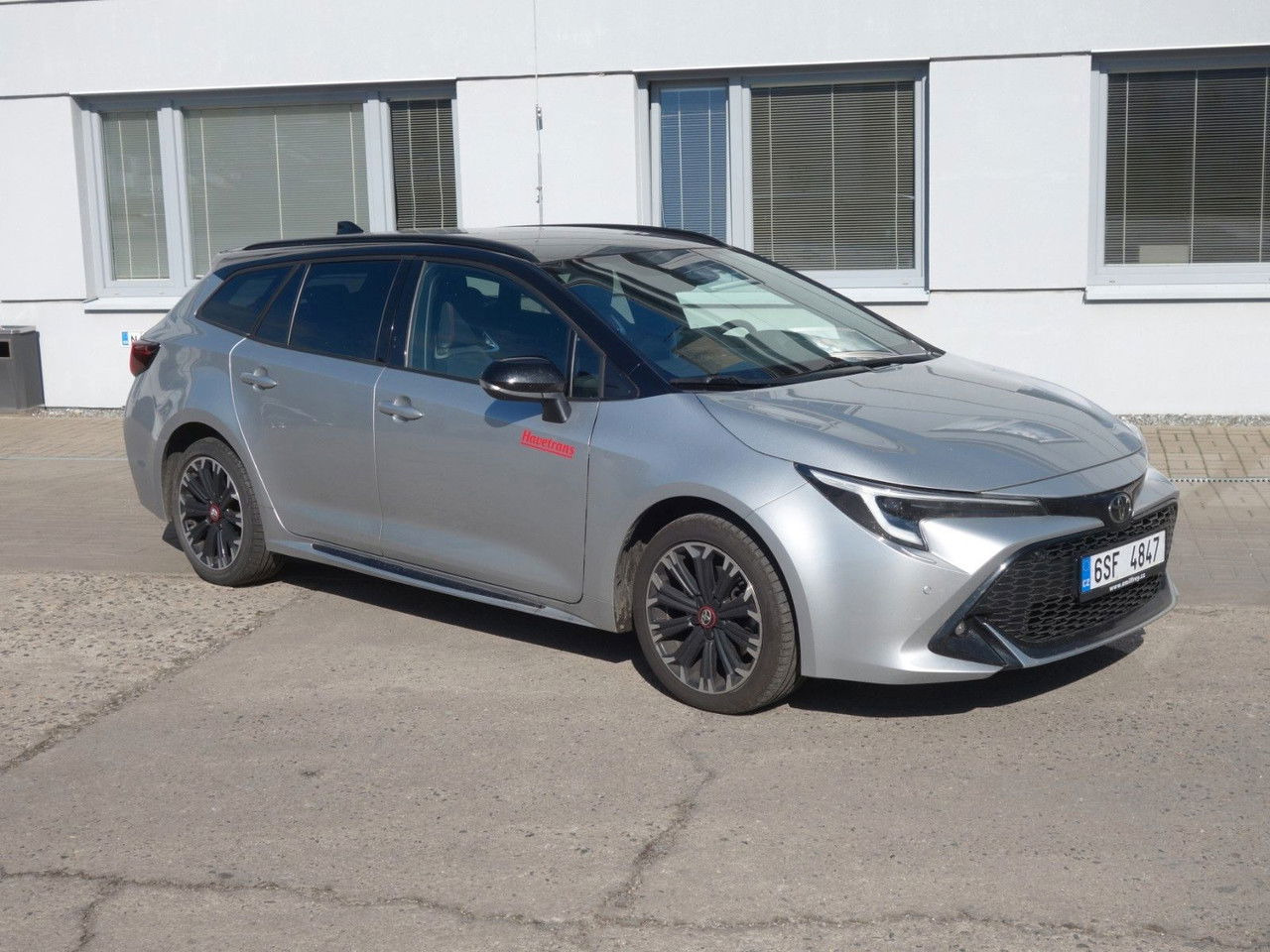 Toyota Corolla Touring 2,0 Hybrid GR Sport - Комби: снимка 3 Toyota Corolla Touring 2,0 Hybrid GR Sport - Комби: снимка 3