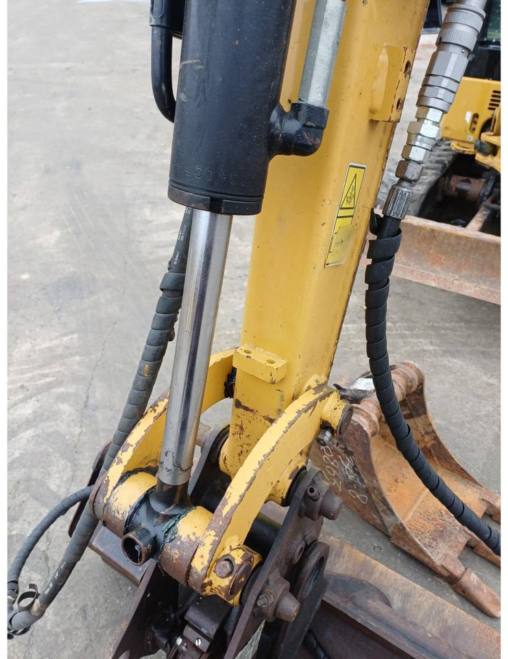 Верижен багер CAT 301.8-05: снимка 17 Верижен багер CAT 301.8-05: снимка 17