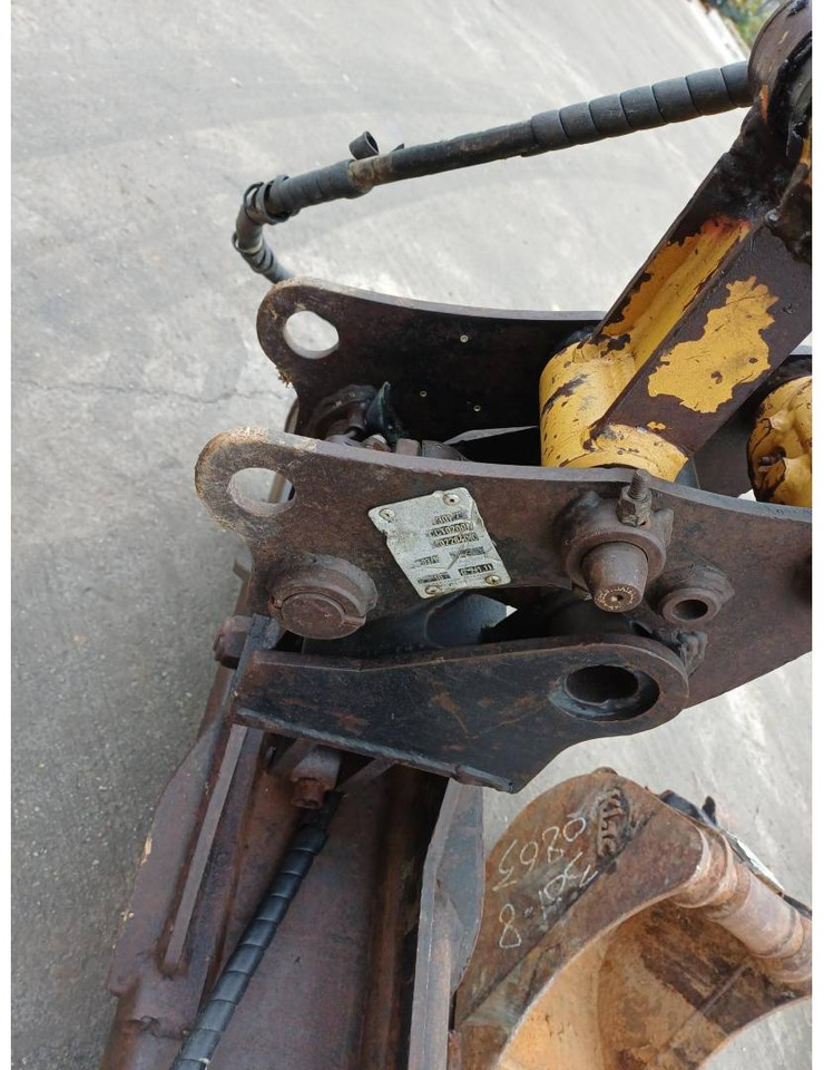 Верижен багер CAT 301.8-05: снимка 11 Верижен багер CAT 301.8-05: снимка 11