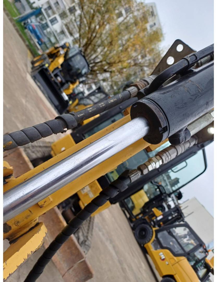 Верижен багер CAT 301.8-05: снимка 12 Верижен багер CAT 301.8-05: снимка 12