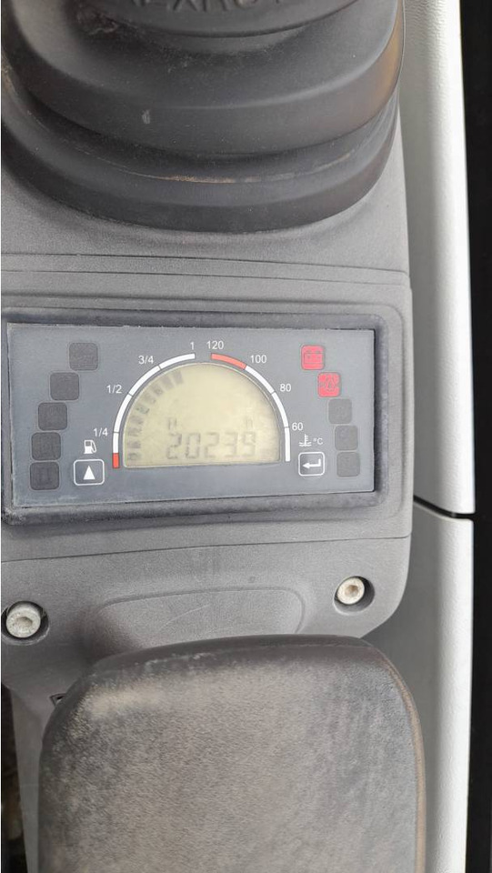 CAT 302.7DCR - Верижен багер: снимка 5 CAT 302.7DCR - Верижен багер: снимка 5