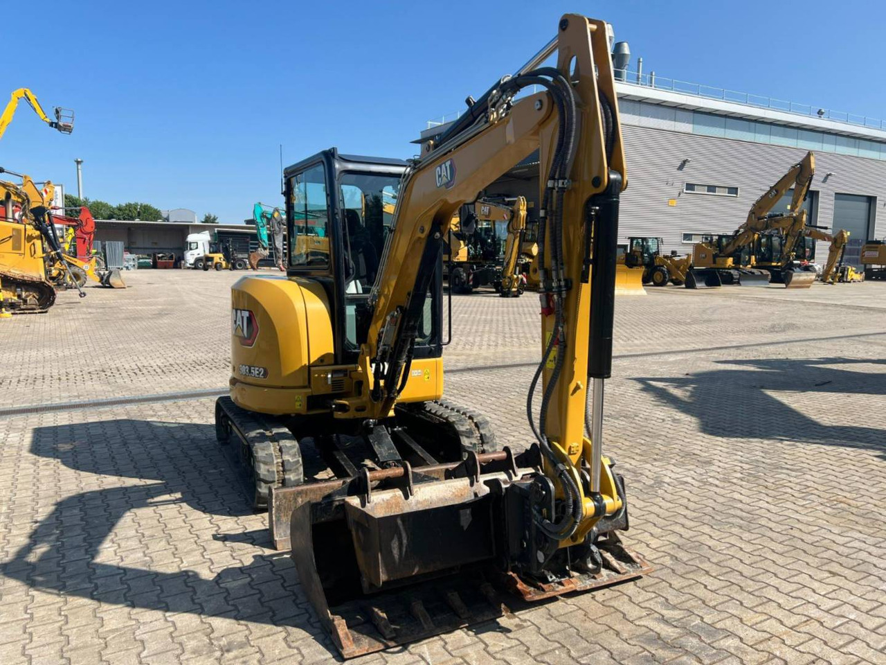 CAT 303.5E2CR - Верижен багер: снимка 2 CAT 303.5E2CR - Верижен багер: снимка 2