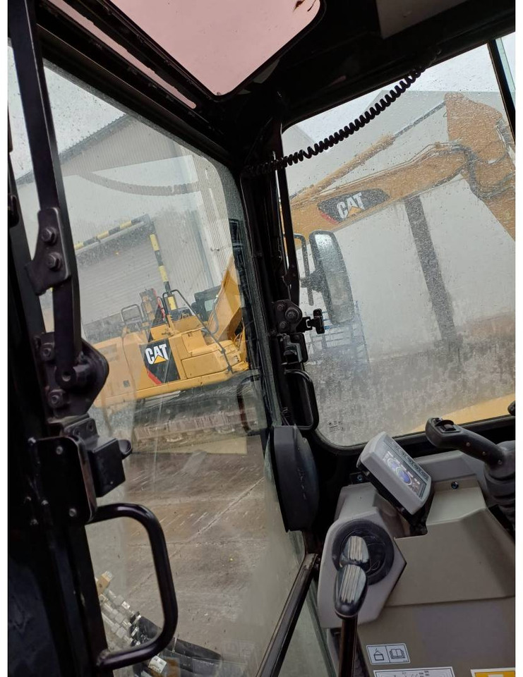 Верижен багер CAT 303.5ECR: снимка 18