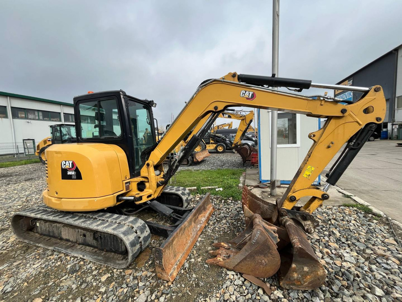 CAT 305.5E2CR - Верижен багер: снимка 2 CAT 305.5E2CR - Верижен багер: снимка 2