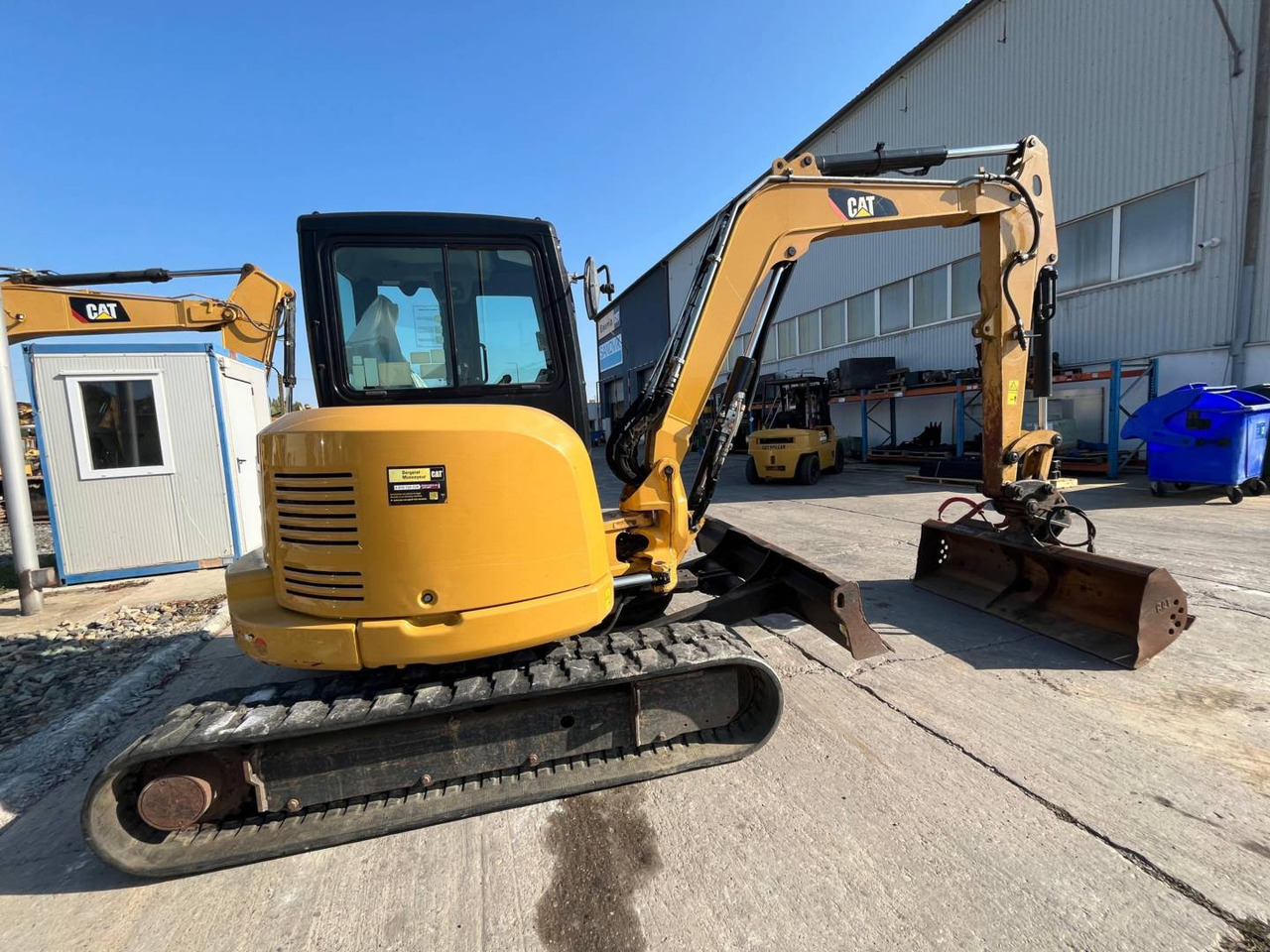 CAT 305.5E2CR - Верижен багер: снимка 2 CAT 305.5E2CR - Верижен багер: снимка 2