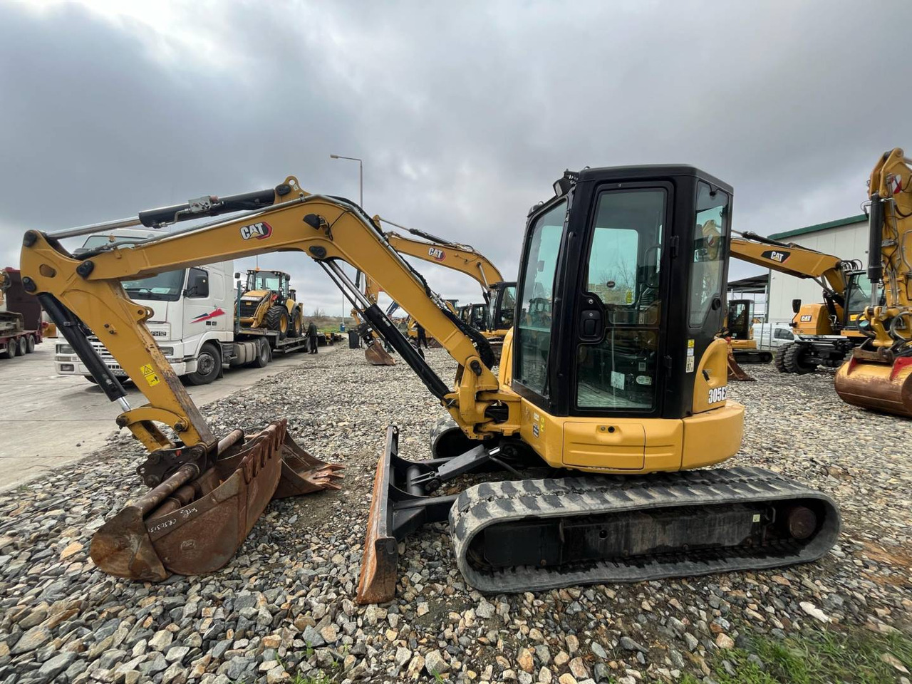 CAT 305.5E2CR - Верижен багер: снимка 4 CAT 305.5E2CR - Верижен багер: снимка 4