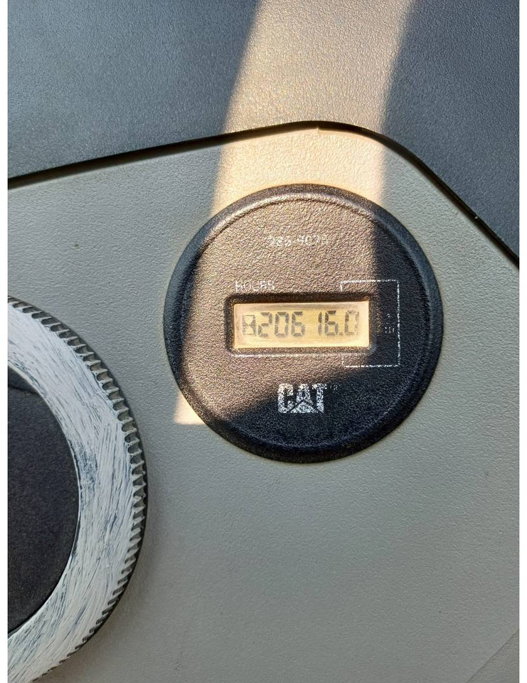CAT 422E - Багер-товарач: снимка 5 CAT 422E - Багер-товарач: снимка 5