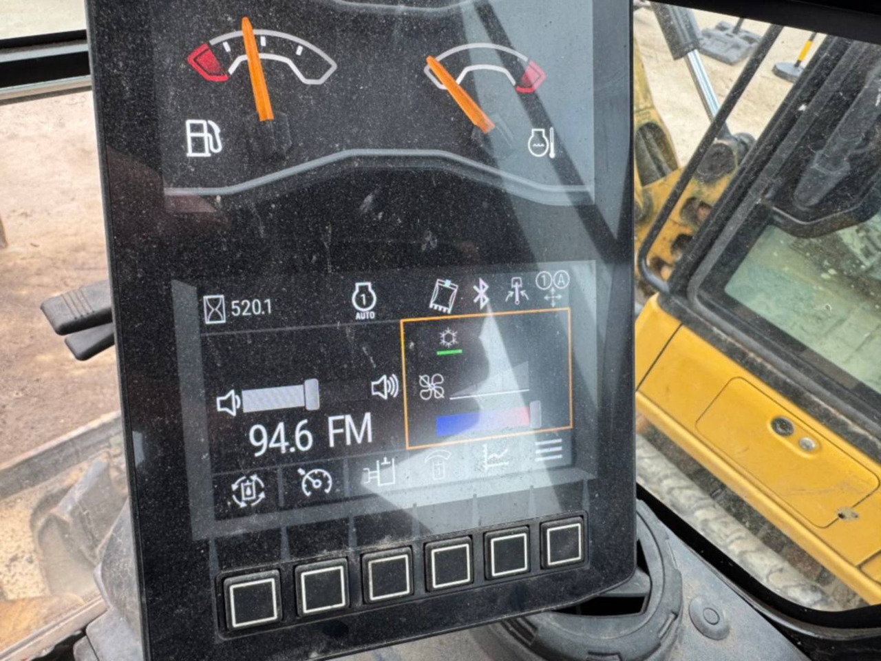 CAT 302CR - Верижен багер: снимка 5 CAT 302CR - Верижен багер: снимка 5