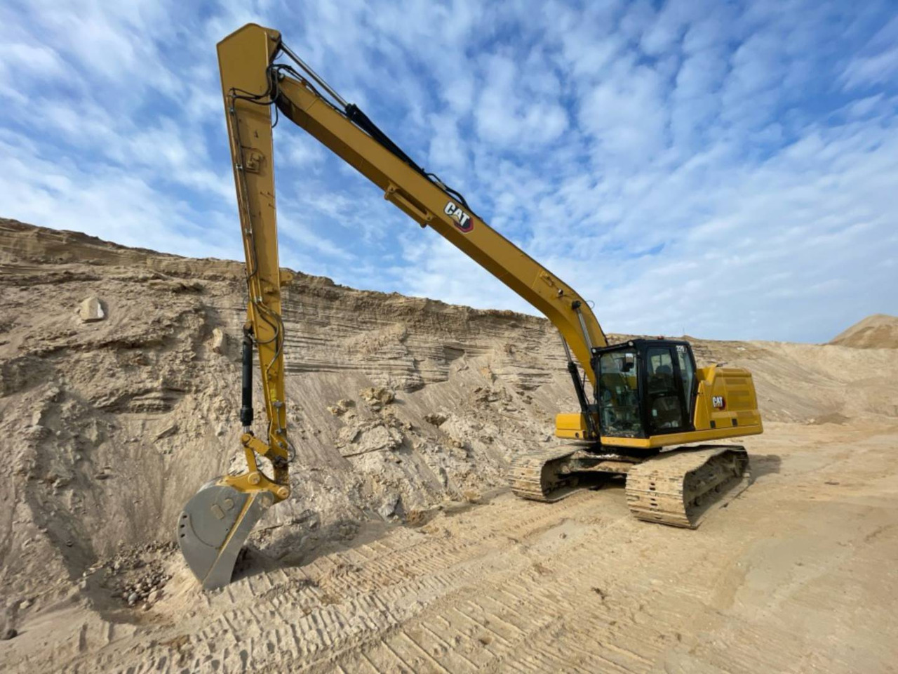 CAT 320 - Верижен багер: снимка 1 CAT 320 - Верижен багер: снимка 1