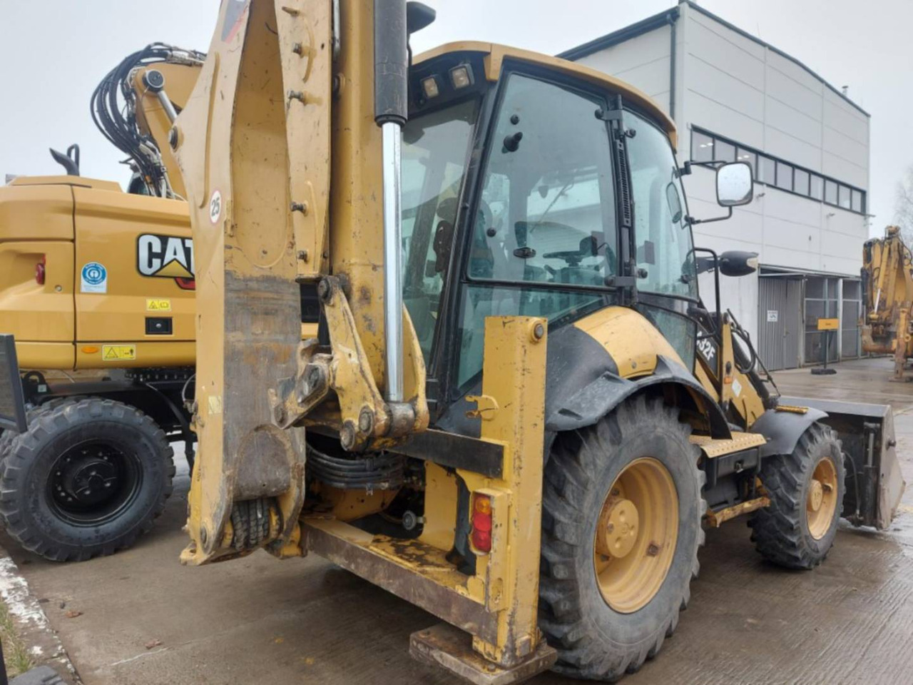 CAT 432F - Багер-товарач: снимка 3 CAT 432F - Багер-товарач: снимка 3
