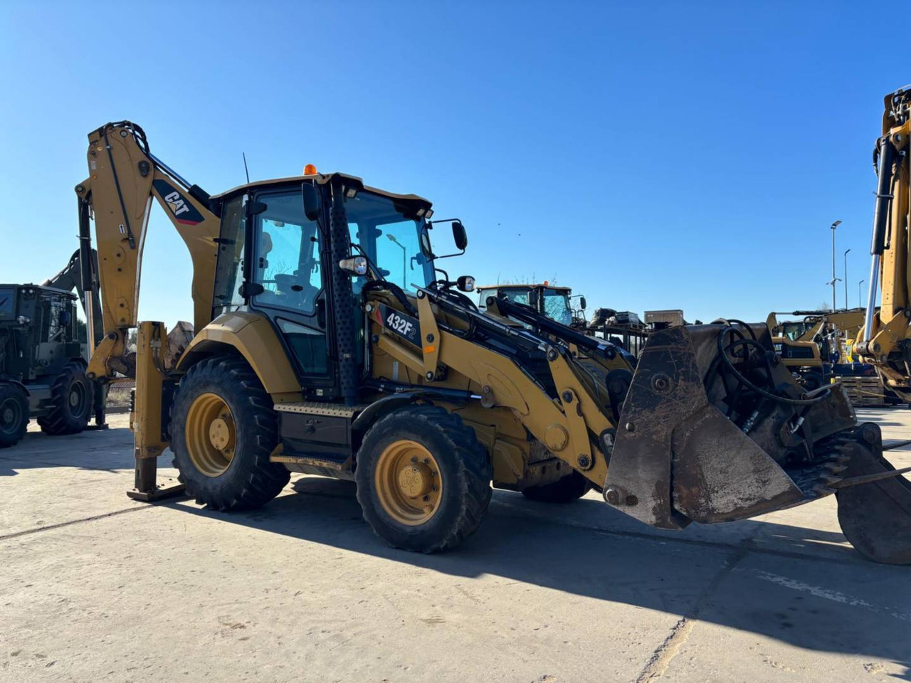 CAT 432F2 - Багер-товарач: снимка 2 CAT 432F2 - Багер-товарач: снимка 2