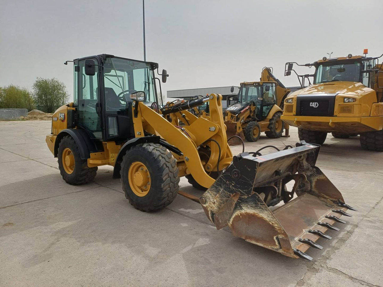 CAT 906 M - Колесен товарач: снимка 2 CAT 906 M - Колесен товарач: снимка 2