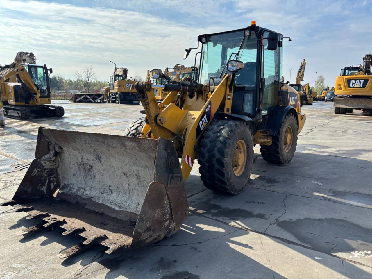 CAT 906H2 - Колесен товарач: снимка 1 CAT 906H2 - Колесен товарач: снимка 1