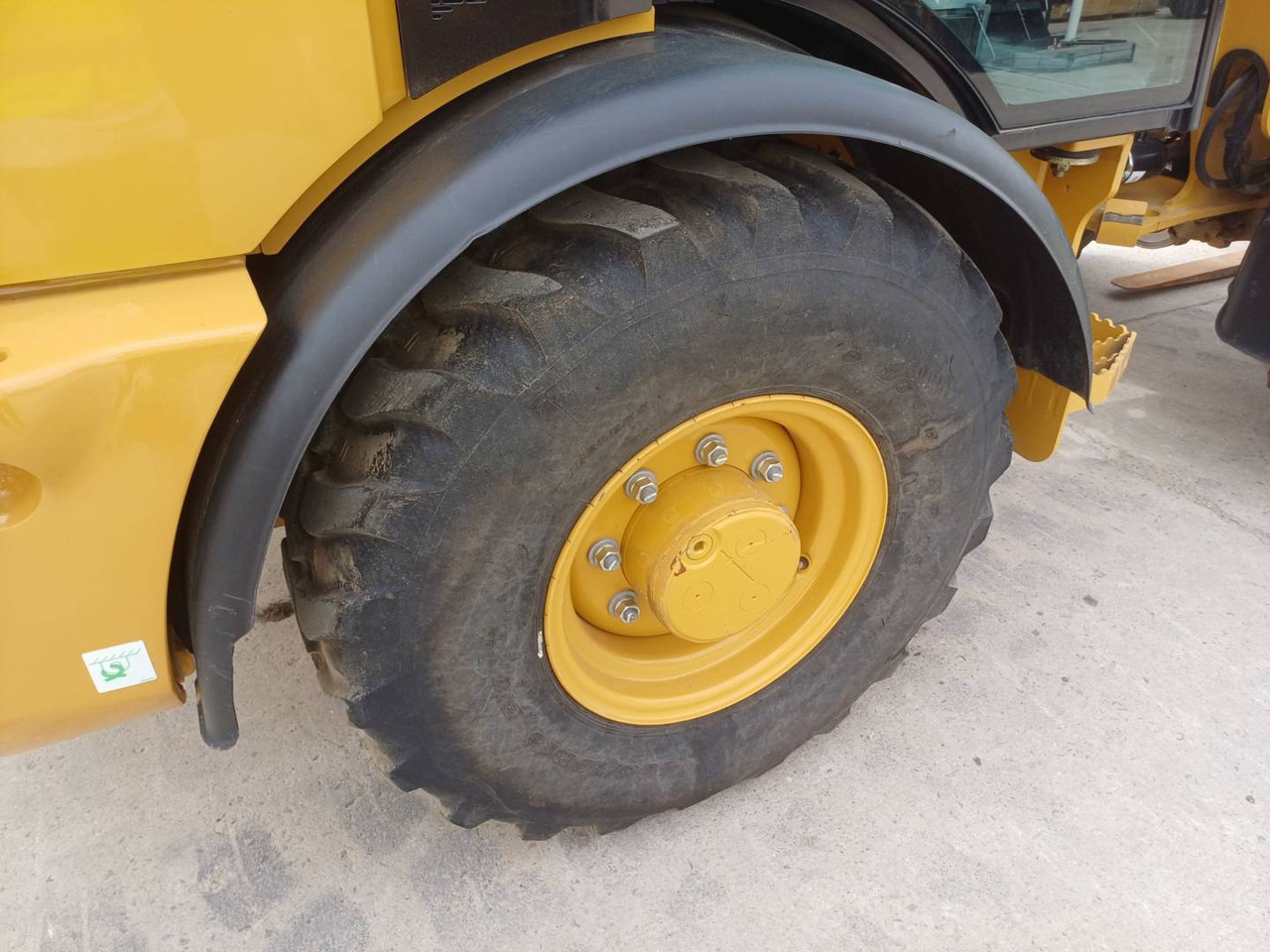 Колесен товарач CAT 906M: снимка 24