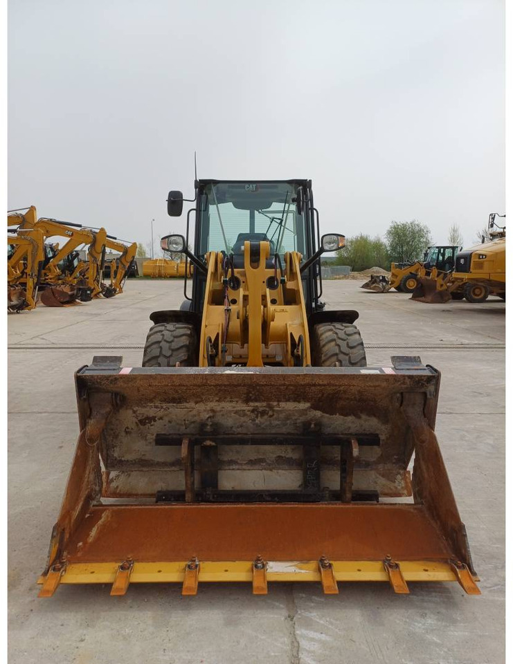 Колесен товарач CAT 906M: снимка 9