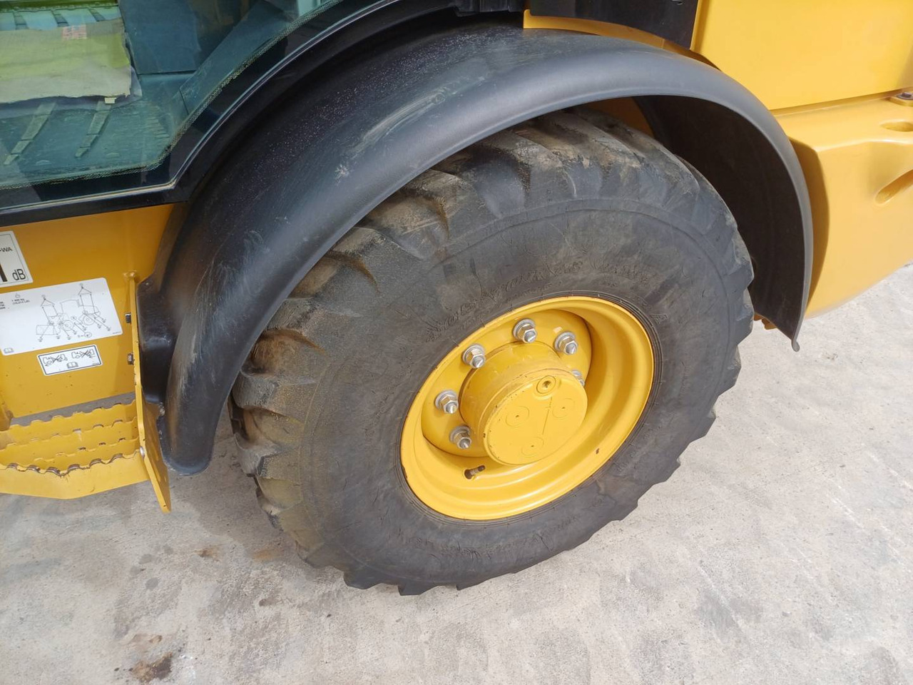 Колесен товарач CAT 906M: снимка 22