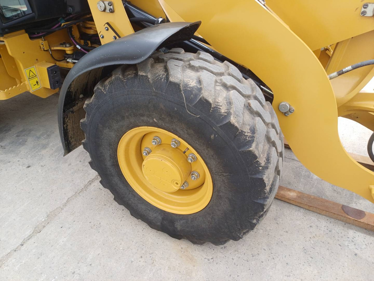Колесен товарач CAT 906M: снимка 23