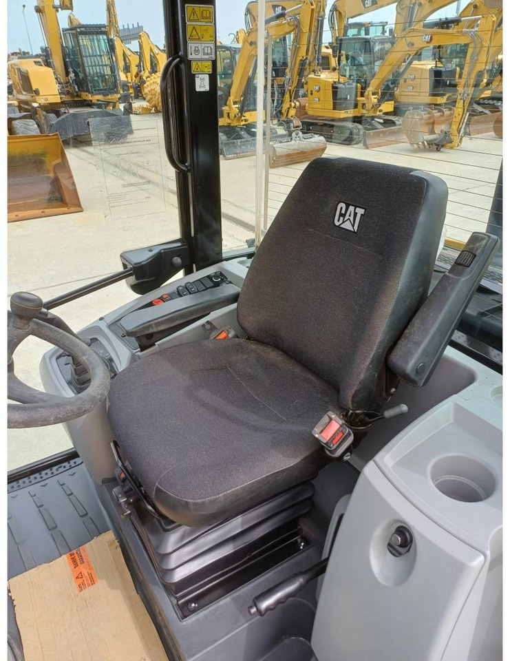 Колесен товарач CAT 906M: снимка 26