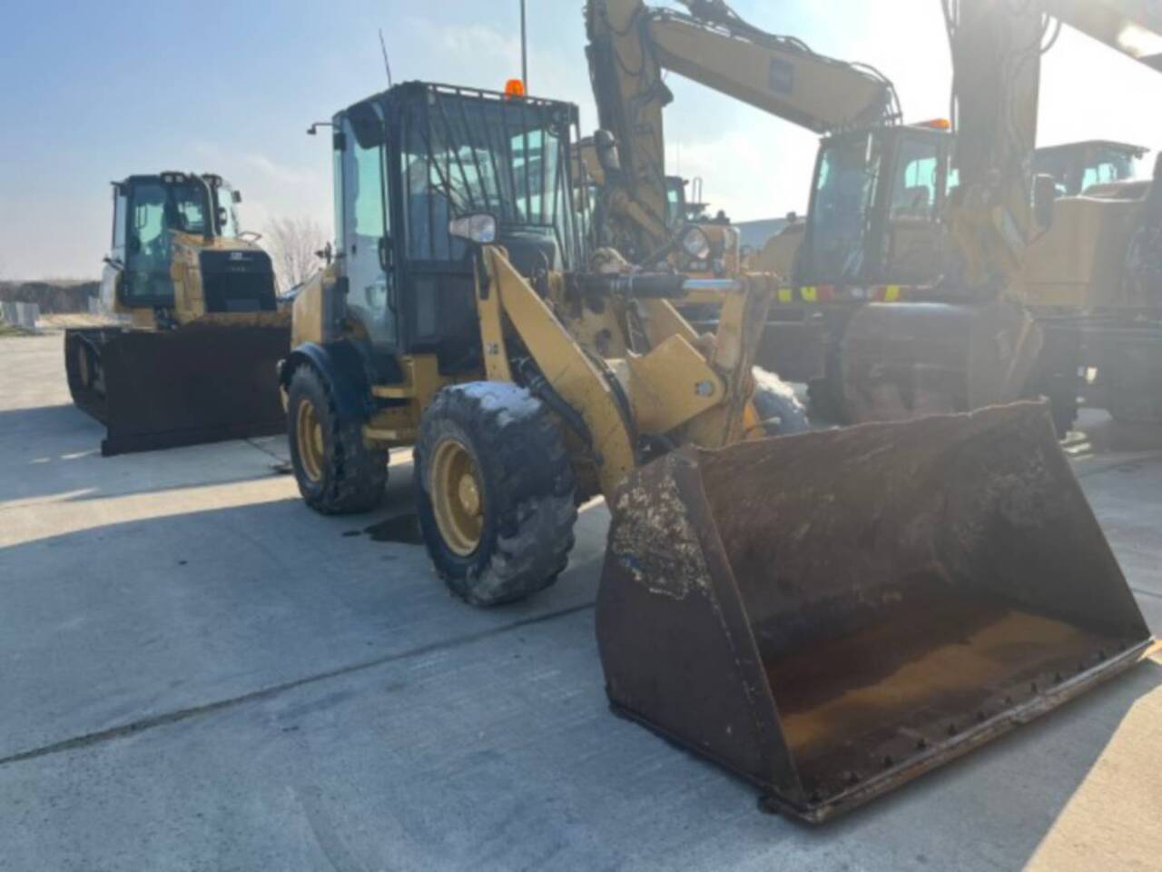 CAT 908M - Колесен товарач: снимка 2 CAT 908M - Колесен товарач: снимка 2