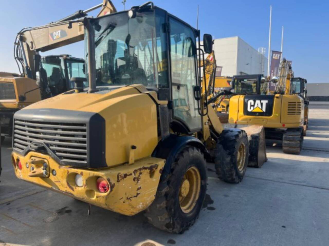 CAT 908M - Колесен товарач: снимка 3 CAT 908M - Колесен товарач: снимка 3