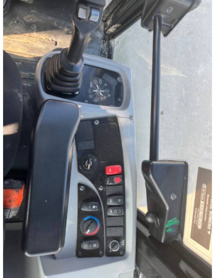 Колесен товарач CAT 908M: снимка 20