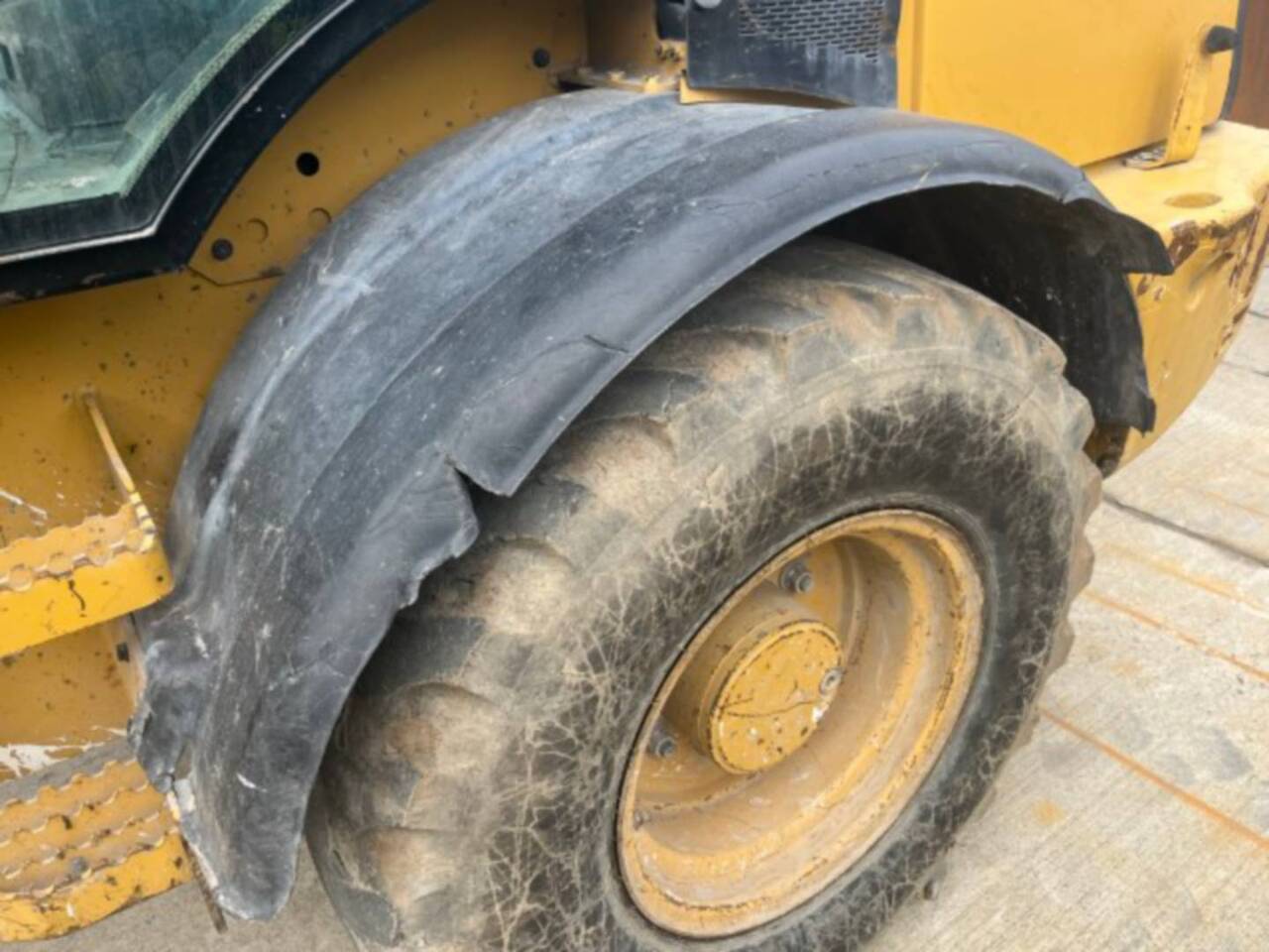 Колесен товарач CAT 908M: снимка 16
