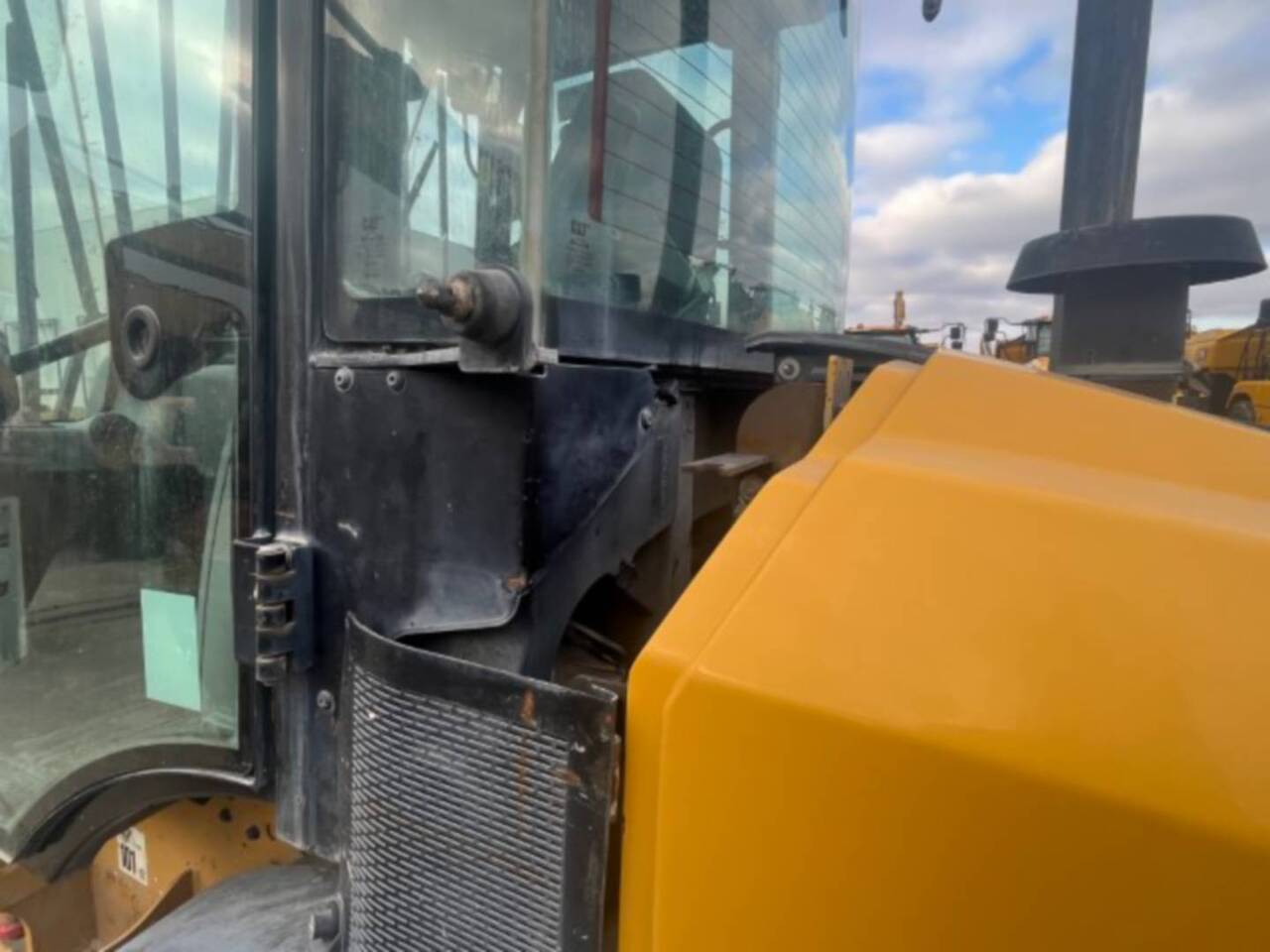 Колесен товарач CAT 908M: снимка 12