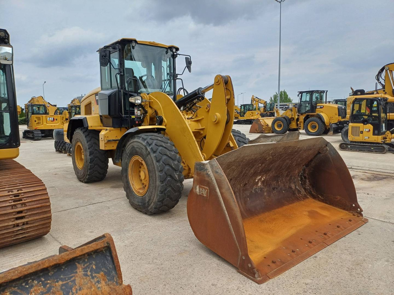CAT 938M - Колесен товарач: снимка 2 CAT 938M - Колесен товарач: снимка 2