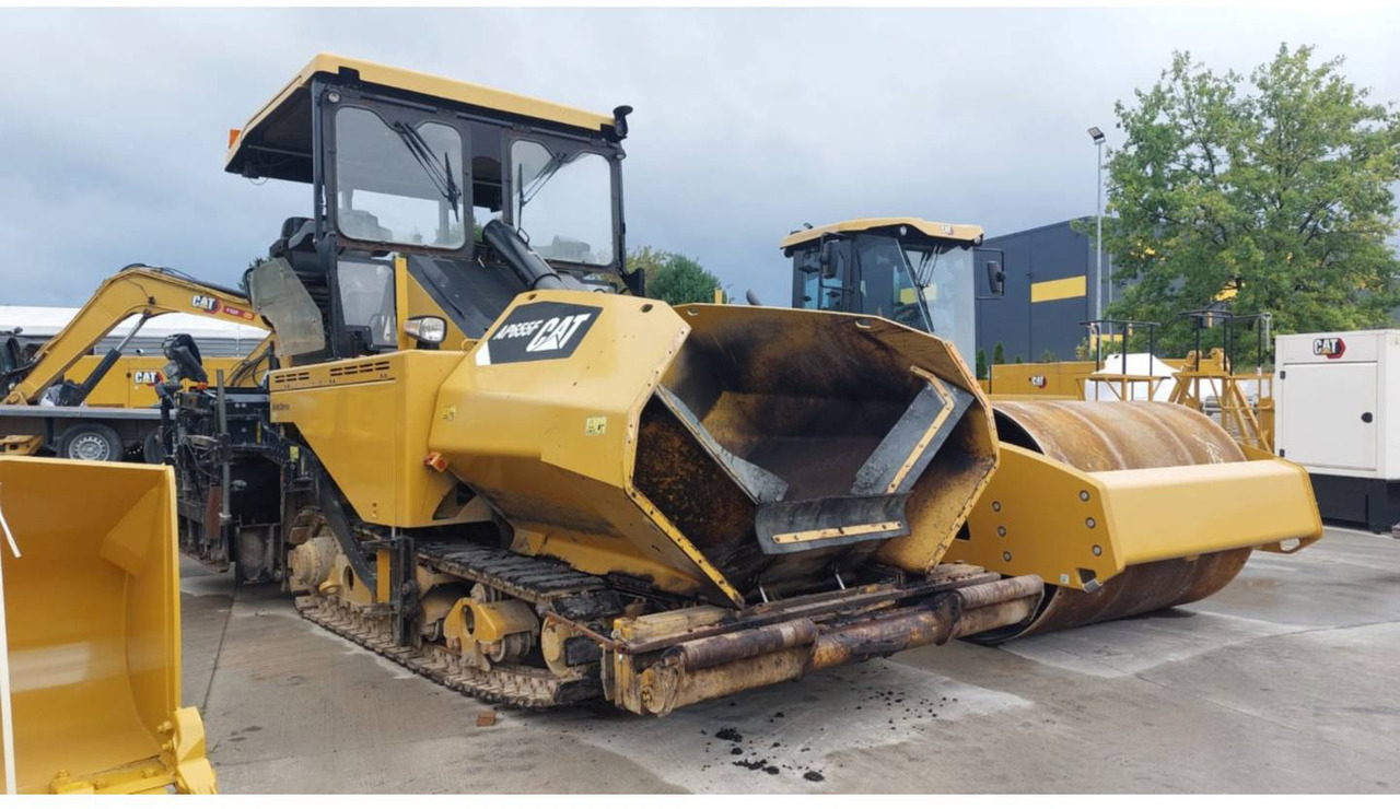 CAT AP655F - Асфалтополагач: снимка 1 CAT AP655F - Асфалтополагач: снимка 1