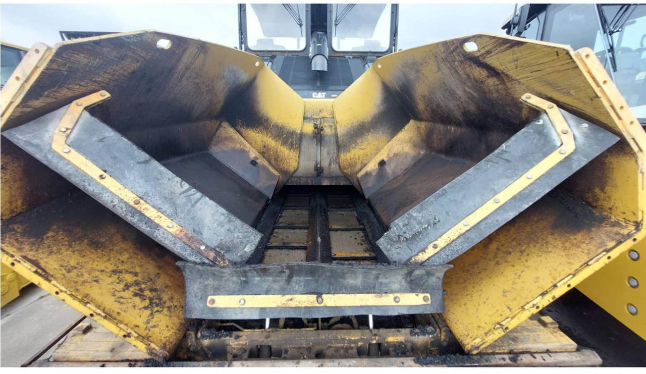 CAT AP655F - Асфалтополагач: снимка 4 CAT AP655F - Асфалтополагач: снимка 4