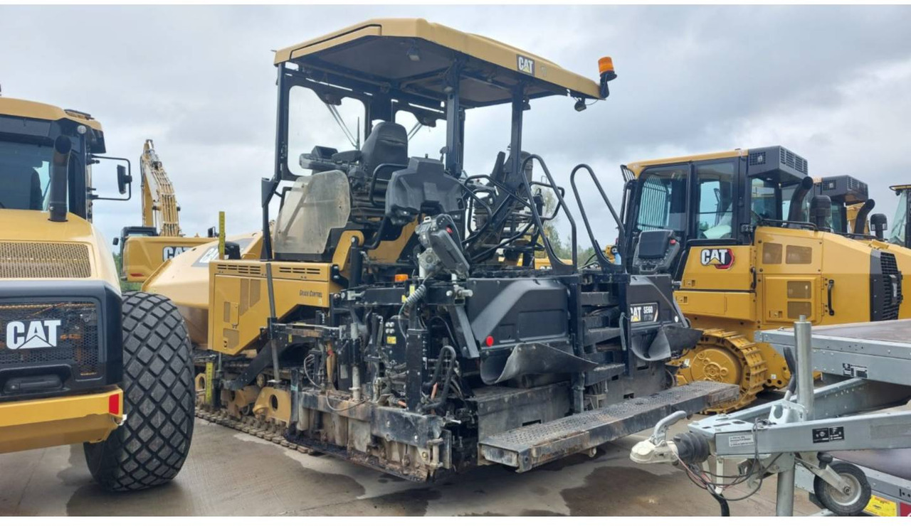 CAT AP655F - Асфалтополагач: снимка 3 CAT AP655F - Асфалтополагач: снимка 3