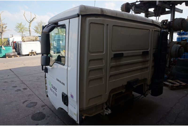 MAN F99L10 TGM 6 CYL 81.60000-7786 - Кабина и интериор за Камион: снимка 4 MAN F99L10 TGM 6 CYL 81.60000-7786 - Кабина и интериор за Камион: снимка 4